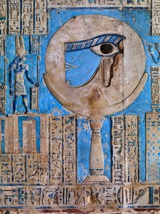Oko Horusa. Sufit świątyni Hathor, Dendera, 50-48 pne.