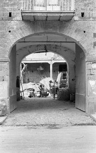 PRZETWARZANIE KONOPI, ŚNIADANIE W PRACY autorstwa Ando Gilardi