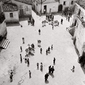 Procesja biczowników, Albano di Lucania, Potenza, Basilicata, Włochy (zdjęcie czarno-białe)