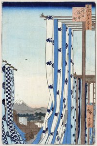 Ryciny japońskie: Dzielnica farbiarzy w Kanda (Tokio, Japonia). W tle widać górę Fuji. Seria stu słynnych widoków Edo. (Dzielnica Dyers w Kanda. Sto słynnych widoków Edo). Praca Utagawy Hiroshige (1797-1858), grawer autorstwa Ando or Utagawa Hiroshige