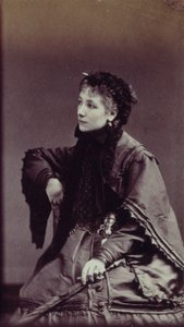 Portret Sarah Bernhardt (1844-1923) w stroju miejskim autorstwa Andre Adolphe Eugene Disderi