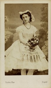 Portret tancerki baletowej Marfy Muravyeva 1838-1879, 1863. autorstwa Andre Adolphe Eugene Disderi