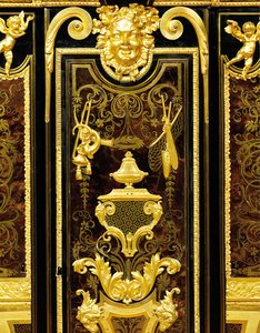 Petit Armoise Ludwika XIV, ok. 1700-10 (ormolu, mosiądz, szylkret, heban i intarsja)