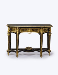 Jeden z pary brązowych szylkretowych pomostów montowanych na ormolu, ok. 1710 (ormolu, mosiężna inkrustacja, szylkret i skóra) (patrz również 360580)