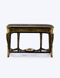 Jeden z pary brązowych szylkretowych pomostów montowanych na ormolu, ok. 1710 (ormolu, mosiężna inkrustacja, szylkret i skóra) (patrz również 360579) autorstwa Andre Charles (attr. to) Boulle