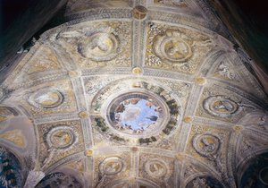 Triumf Cezara i Oculusa Komnaty Ślubnej, ok. 1473 (fresk) autorstwa Andrea Mantegna