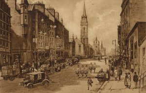 Edynburg: High Street, patrząc w kierunku kościoła Tron i katedry St Giles (lito)