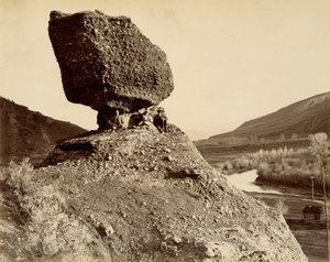 Sfinks z doliny, z serii "The Great West Illustrated in a Series of Photographic Views across the Continent taken along the line of the Union Pacific Railroad West from Omaha, Nebraska" autorstwa A.J. Russella, tom I autorstwa Andrew Joseph Russell