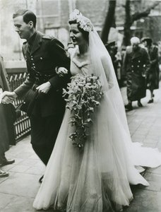 Ślub Lorda Andrew Cavendisha i Hon. Deborah Mitford w Londynie