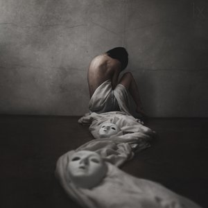 Maski utraconej tożsamości autorstwa Anja Matko