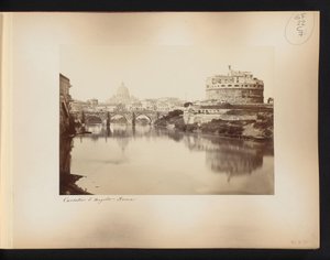 Widok na Zamek Świętego Anioła, Tyber i Bazylikę św. Piotra w Rzymie, Włochy Castello S. Angelo. Roma (tytuł na obiekcie) autorstwa Anonymous
