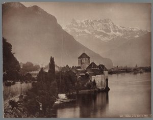 Zamek Chillon nad Jeziorem Genewskim, w oddali Dents du Midi Chillon et la Dent du Midi (tytuł na obiekcie) autorstwa Anonymous