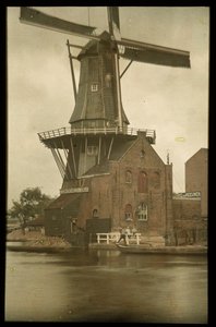 Parowy młynek do kukurydzy De Adriaan na Spaarne, Haarlem autorstwa Anonymous