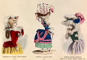 Od lewej do prawej: Deshabille du matin o imieniu Pierrot w 1787 r.; Fryzura a la Belle Choule w 1780 roku; Kapelusz i suknia turecką wielką ozdobą z 1786 r. - kolekcja prywatna autorstwa Anonymous Anonymous