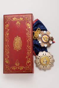 Królestwo Obojga Sycylii (Dwie Sycylie) - Order Świętego Ferdynanda i Zasługi: odznaki wielkiego krzyża rycerskiego należący do członka rodu Wielkiego Księcia Badenii - połowa XIX w. - Złoto, srebro i emale; pudełko na broń Królestwa Obojga Sycylii autorstwa Anonymous Anonymous