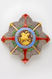 Królestwo Obojga Sycylii - Królewski Dom Obojga Sycylii: tablica Orderu Świętego Jerzego z Zjazdu - Wzór dla Wielkiego Mistrza - początek XIX wieku - Złoto, srebro, markasyt i emale - D 8,5 cm; waga 80 g - Kolekcja prywatna autorstwa Anonymous Anonymous