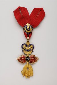 Order Złotego Runa: Austriackie Złote Runo - Odznaka zredukowana - 1850-1900 - Złoto i emale - H: 7,6 cm; Szer: 4,5 cm; Waga: 42 g - Kolekcja prywatna autorstwa Anonymous Anonymous