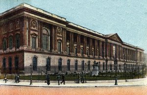 Paryż: widok zewnętrzny Kolumnady Luwru zbudowanej przez Claude