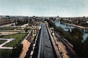 Paryż: panorama w kierunku Luwru. La Seine i Cathedrale Notre Dame (Notre-Dame), po prawej stronie. Zdjęcie z 1920 roku w „Albumie Artystycznym” miasta Paryża. Prywatna kolekcja. autorstwa Anonymous Anonymous