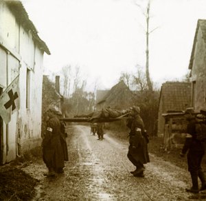 Fotografia - Szklana płyta stereoskopowa na temat I wojny światowej: ranni przybywający na pogotowie ratunkowe, kolekcja prywatna autorstwa Anonymous Anonymous