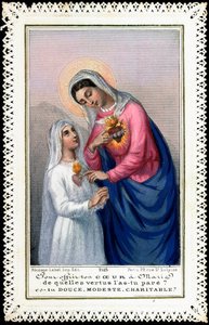 Pobożny obraz: Mała dziewczynka w stroju komunijnym ofiarująca swoje serce Maryi Pannie. „” Aby ofiarować swoje serce Maryi, jakimi cnotami je zdobisz, jesteś słodka, skromna, miłosierna””” Karta Dentelee. 19 wiek. Prywatna kolekcja autorstwa Anonymous Anonymous