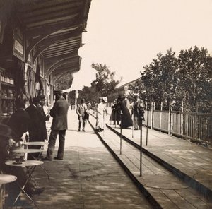 Ekspozycja Powszechna 1900 - Exposition Universelle de 1900 w Paryżu: Chodnik toczny - kolekcja prywatna autorstwa Anonymous Anonymous