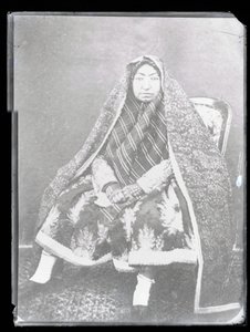 Portret studyjny: Matka Nasira Al-Din Shaha, Mahd-i Awliya (zdjęcie czarno-białe)