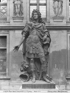Posąg Ludwika XIV (1638-1715), cour d