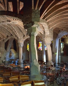 Hiszpania, region Katalonia, prowincja Barcelona, okręg Baix Llobregat, Santa Coloma de Cervello, kościół Colonia Guell, krypta kościoła