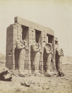 Ramesseum, Teby, widok na południowy wschód od Drugiego Dworu autorstwa Antonio Beato