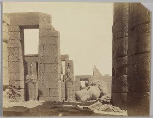 Ramesseum z posągiem (zdjęcie żelatynowo-srebrowe) autorstwa Antonio Beato
