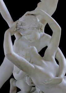 Psyche ożywiona pocałunkiem Kupidyna detal z marmuru 123192