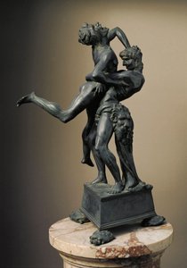 Dwanaście dzieł Herkulesa: „”Heracles (Hercules) Lift the Giant Ante”” Rzeźba z brązu autorstwa Antonio Benci pt. Le Pollaiolo (Pollaiuolo) (1431–1498) 1475 wym. 45 cm Museo del Bargello, Florencja autorstwa Antonio Pollaiuolo