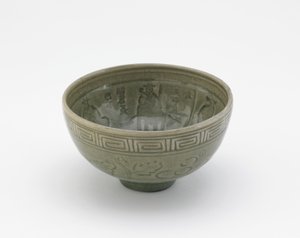 Miska do serwowania w stylu Longquan, Miska do serwowania (hachi), początek XIX w. (kamionka z polewą seledynową) autorstwa Aoki (attr. to) Mokubei