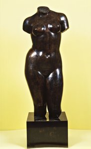 Wenus; Torse de Venus, ok.1920 (brąz z brązową patyną) autorstwa Aristide Maillol