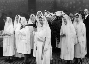 Obrzędy wielkanocne: błogosławieństwo baranków w Sant Agnese fuori le Mura, Rzym, ok.1940-46 (odbitka żelatynowo-srebrowa)