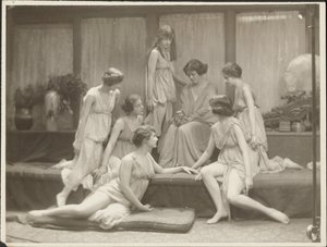 [Isadora Duncan i grupa] autorstwa Arnold Genthe