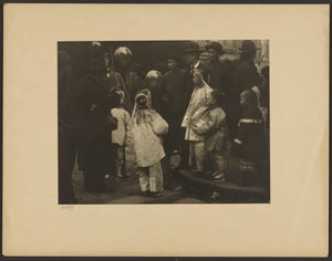 [Parada, Chinatown] autorstwa Arnold Genthe