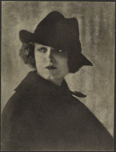[Portret niezidentyfikowanej hollywoodzkiej aktorki]. autorstwa Arthur F. Kales