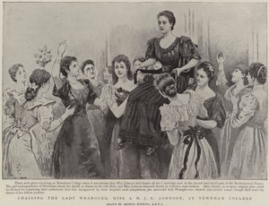 Przewodnicząca Lady Wrangler, Miss A M J E Johnson, w Newnham College w Cambridge
