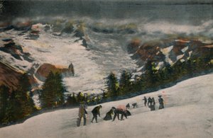 Snowballing w Paradise Valley w środku lata, Park Narodowy Mount Rainier, ok. 1916 r.