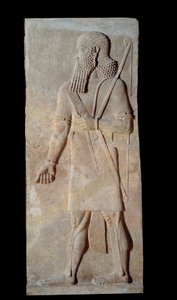 Sztuka Mezopotamii (Asyria): Wojownik w broni z dworu pałacu króla Asyrii Sargona II (721 - 705 pne). Paryż, Musee du Louvre autorstwa Assyrian