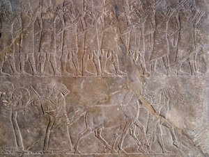Starożytność orientalna: fragment płaskorzeźby w wapieniu: muzycy zbroi Assurbanipala lub Asurbanipala, króla Asyrii (Mezopotamii) (669 pne-627 pne). 640 pne. Z Niniwy. Paryż, Luwr autorstwa Assyrian