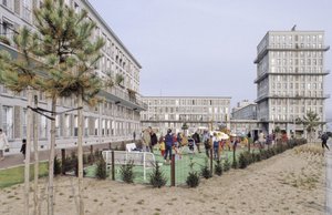 Budynek mieszkalny w Hawrze (Seine Maritime). Miasto wpisane na Listę Światowego Dziedzictwa UNESCO 15/07/2005. Hawr był najbardziej zniszczonym miastem we Francji podczas II wojny światowej (1939-1945). Odbudowany pod kierownictwem Auguste