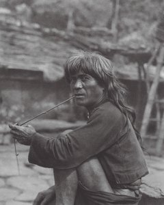 Japonia: Wódz plemienia Paiwan w Raisha (zdjęcie czarno-białe)