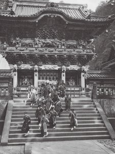 Japonia: Nikko, Yomei-mon, główny portal świątyni Ieyasu (zdjęcie czarno-białe)