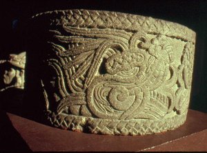 Urna z pierzastym wężem autorstwa Aztec