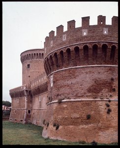 Sztuka średniowieczna: widok zamku papieża Juliusza II (Giulio) zrealizowany przez architekta Baccio Pontelli (ok. 1450-1494), Gregoriopolis autorstwa Baccio Pontelli