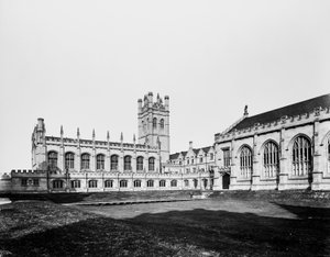 Hutchinson Hall, Mitchell Tower, Reynolds Club i Leon Mandel Assembly Hall na Uniwersytecie w Chicago, Chicago, Illinois, USA, ok. 1901 (zdjęcie czarno-białe) autorstwa Barnes and Crosby