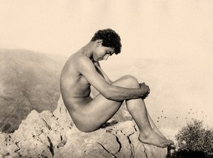 Studium aktu męskiego na skale, Taormina, Sycylia, ok. 1900 (zdjęcie w sepii) autorstwa Baron Wilhelm von Gloeden